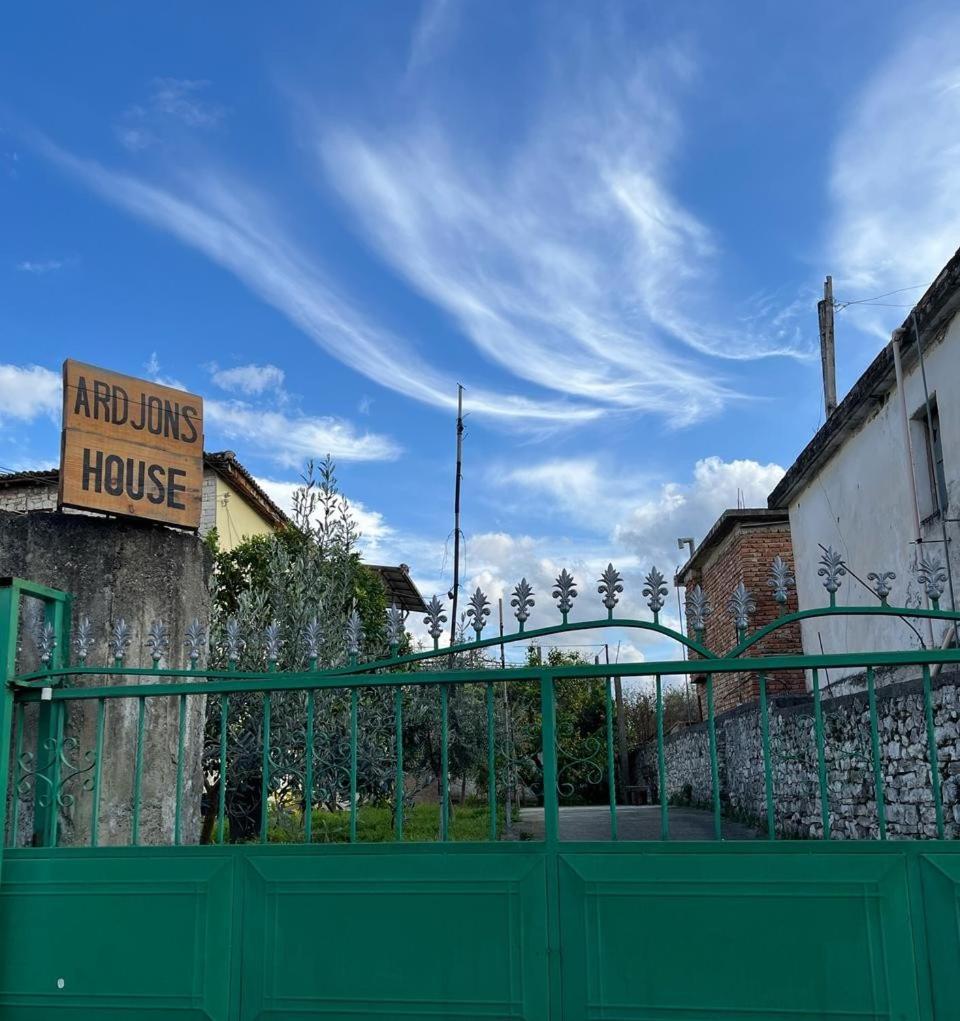 Hostel Ardjon House Berat Exterior foto